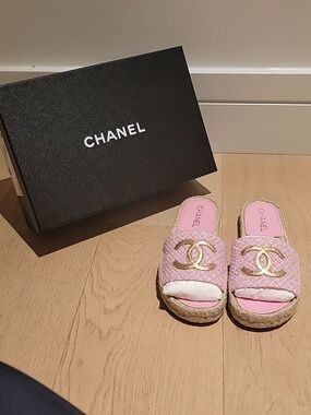 CHANEL PINK/GOLD MULE  (EU37)